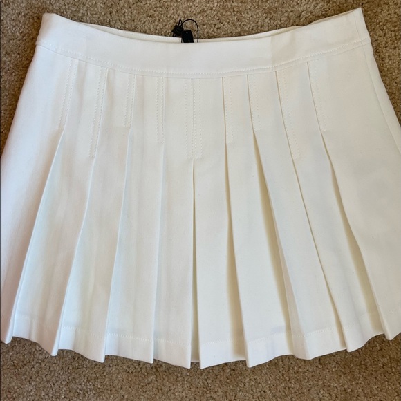 Brand New BCBG pleated tennis skirt - Picture 4 of 5